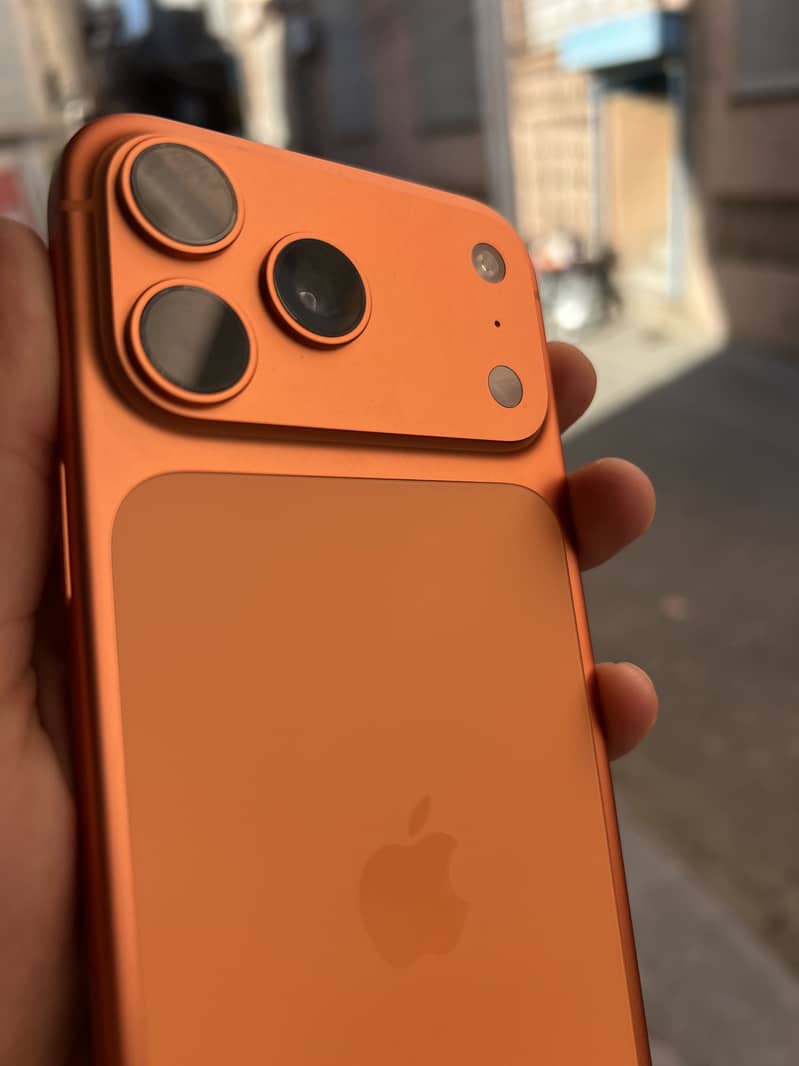 Apple iPhone 17 Pro Max 4