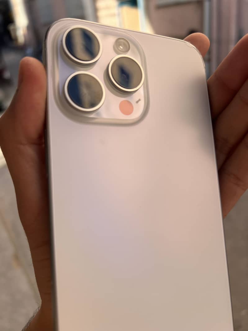 Apple iPhone 16 Pro Max 1