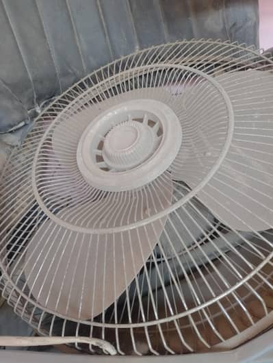 Wall / Table Fan for Sale – Little Work Required