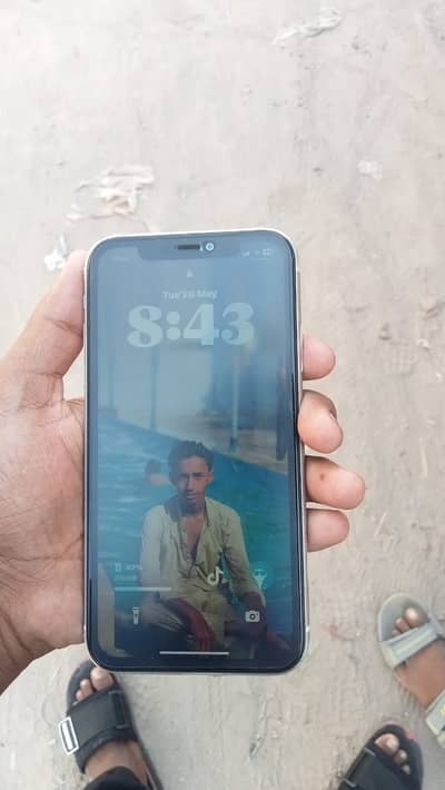 I phone 11 factory unlock 128 gb 10/10 condition