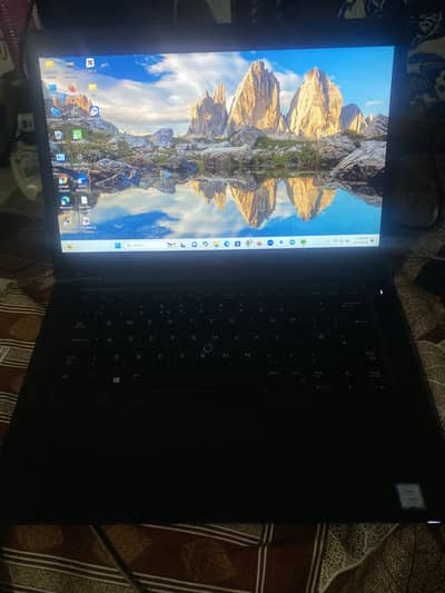 Dell Latitude Laptop 8GB ram/ Intel Core i5 7th Gen