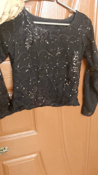 Urgent sell on Black Saree in just 8k