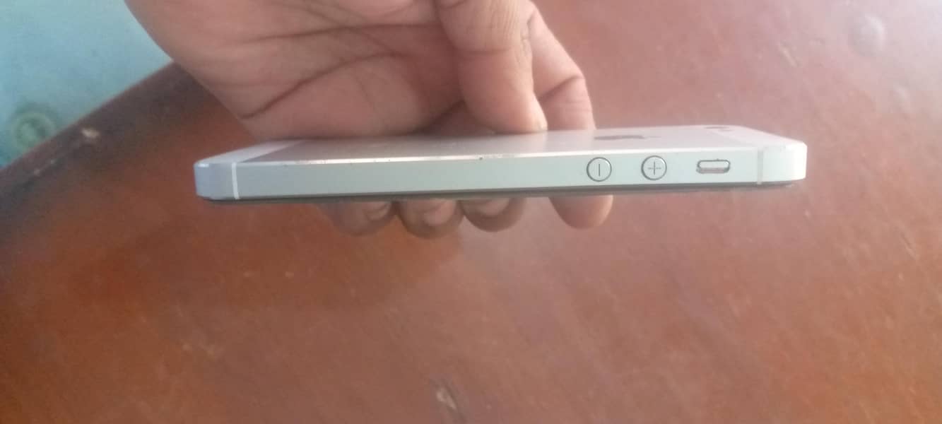 Apple iPhone 5 5