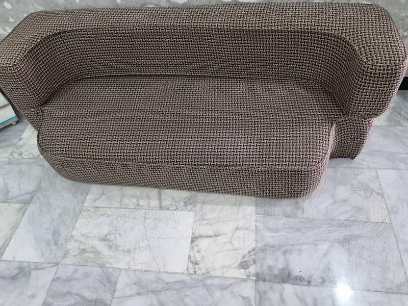 excellent condition bed sofa 0