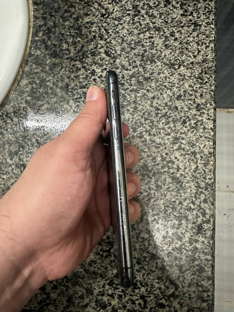 Apple iPhone X 4