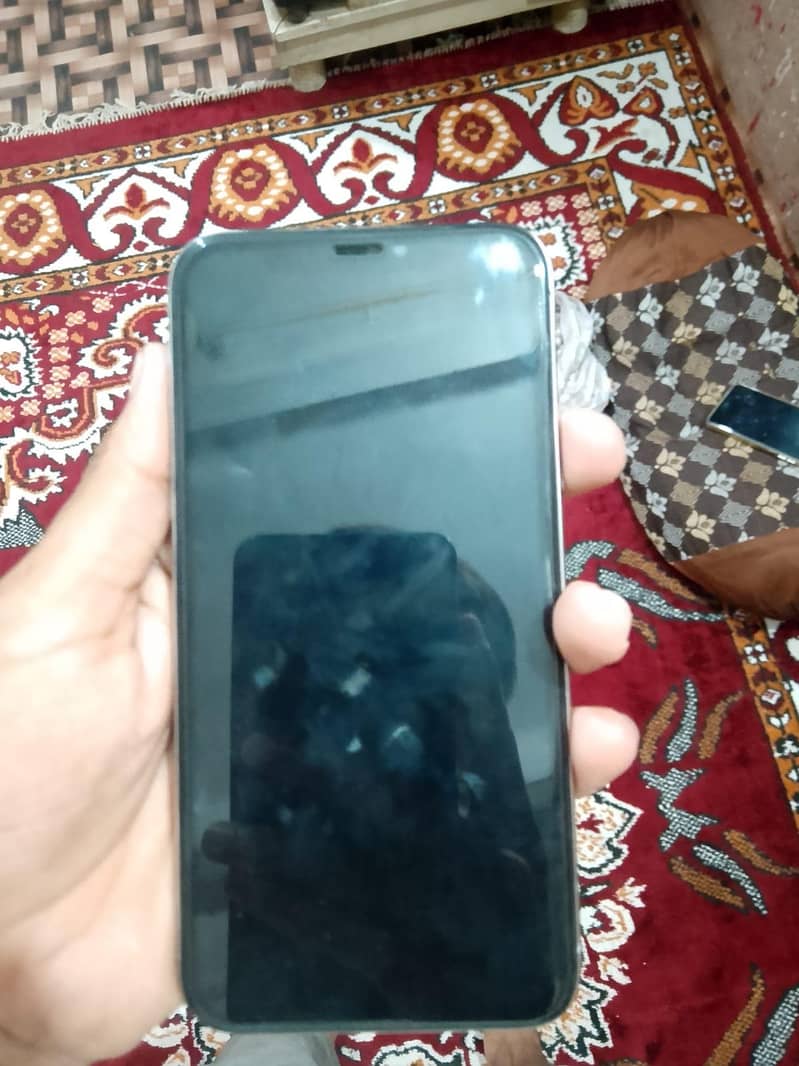 iPhone Xs 4