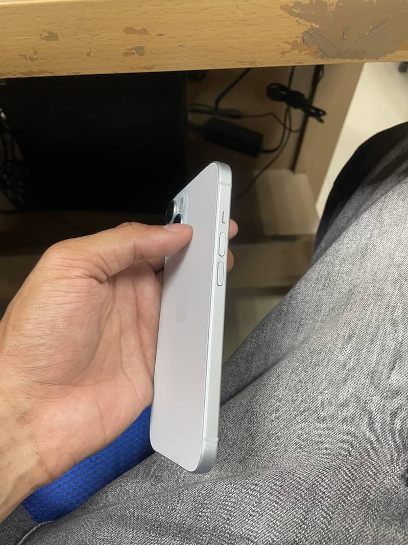 Apple iPhone 15 4