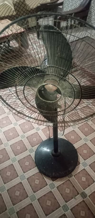 Silver Pedestal Stand Fan - Excellent Working Condition. Color: