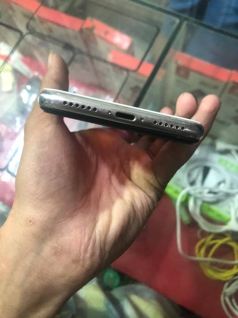 Apple iPhone X 3
