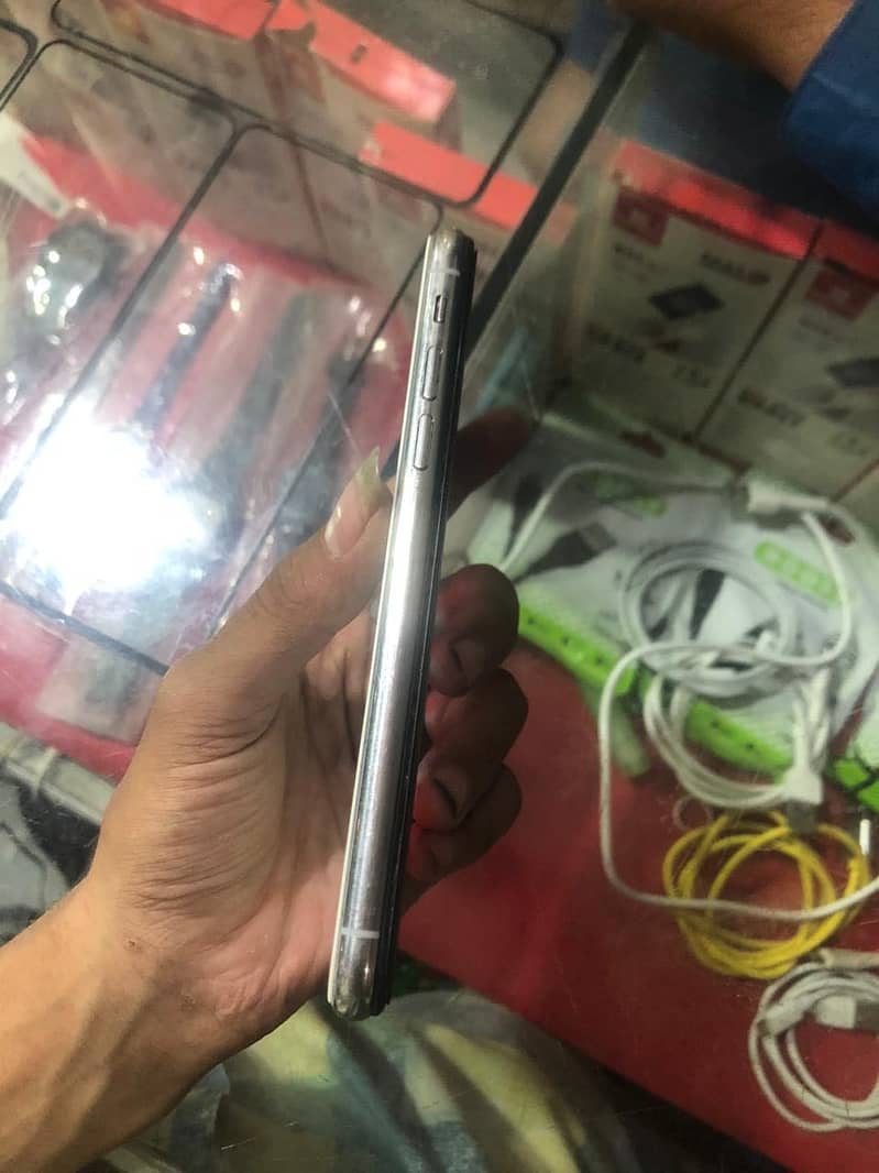 Apple iPhone X 5