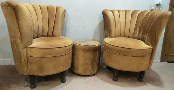 wooden coffee chairs with mirror table