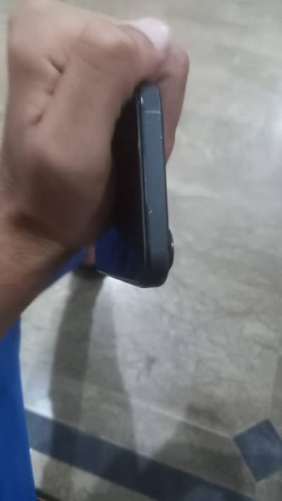iPhone 16 - UK Model - Factory Unlocked - 10/10 Water Pack