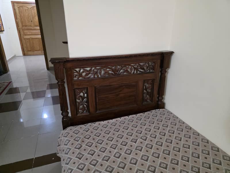 solid shesham wood bed 0