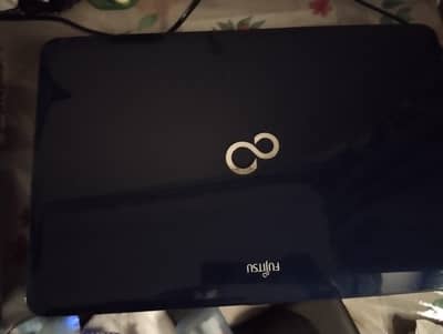 Siemens (Fujitsu) laptop i7, 128gb ssd, 8gb Ram, dedicated graphc card