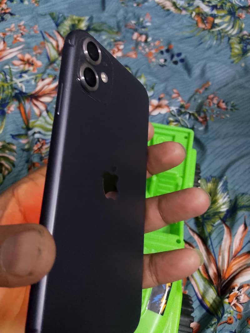 iPhone 11 3