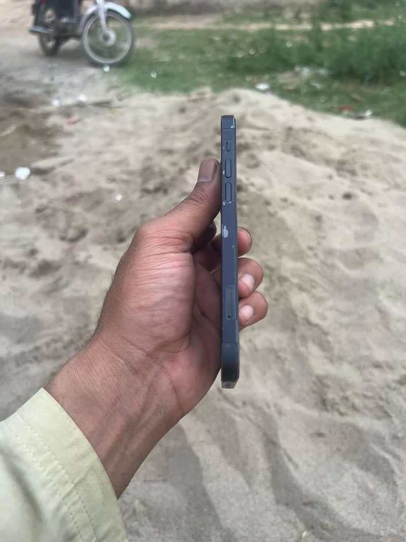 iPhone 12 3