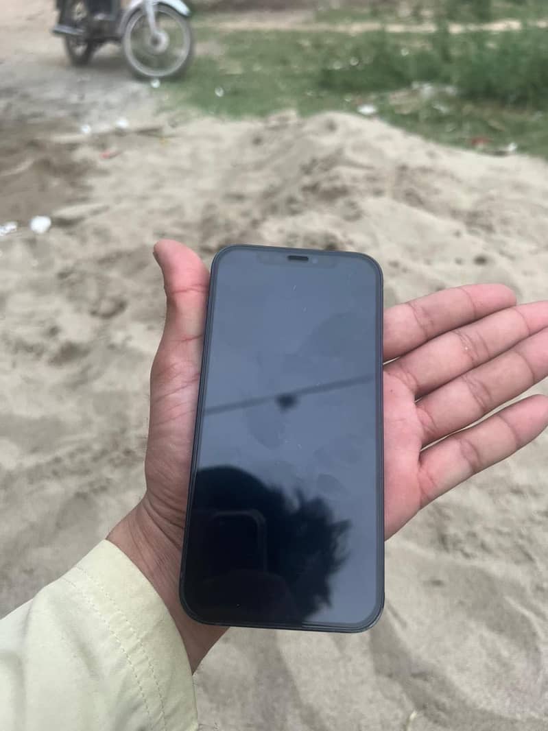 iPhone 12 4