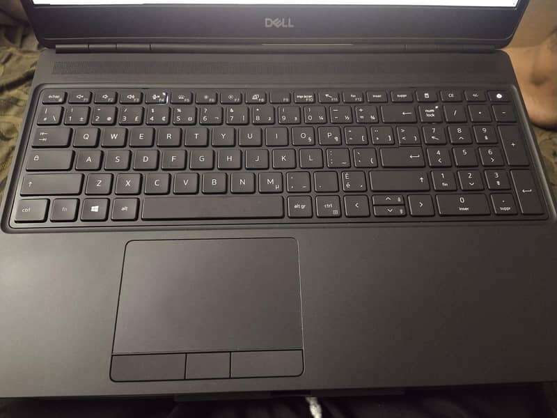 Dell Precision 7560 4