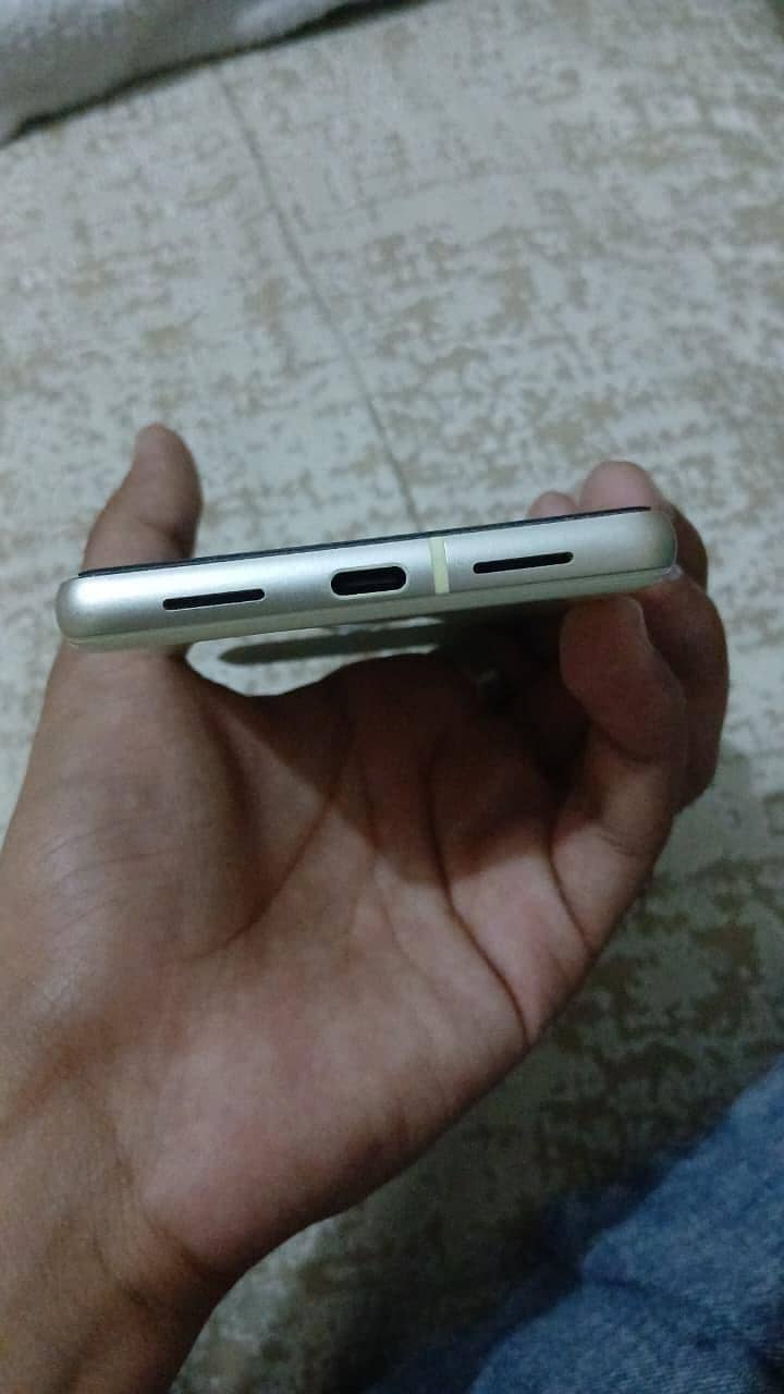 Google Pixel 7 4