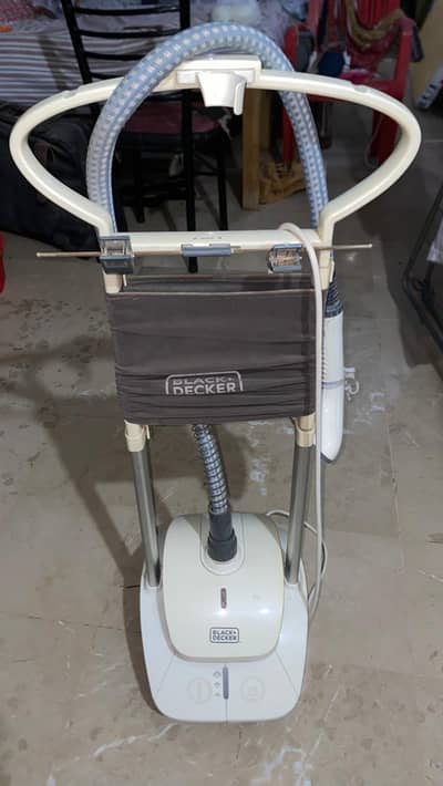 black + decker 2000W garment steamer with stand