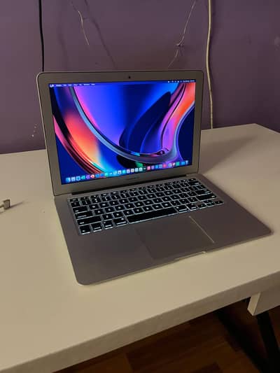 MacBook Air 2014 Mint Condition 8gb ram 128gb SSD with Charger