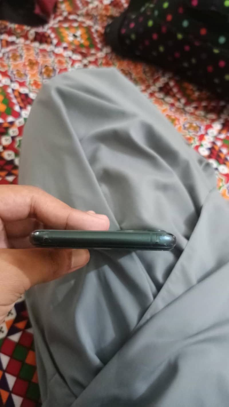 iphone 11 pro max 4
