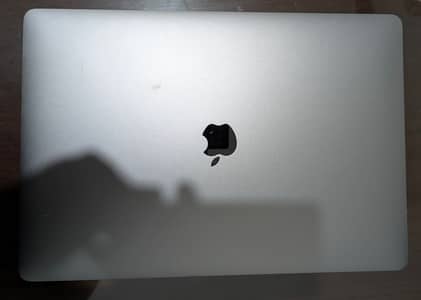 MacBook Pro 2019 15" | 32GB RAM | 1 TB SSD | 4GB Graphics | 8.5/10
