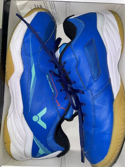 Non-marking badminton/squash shoes