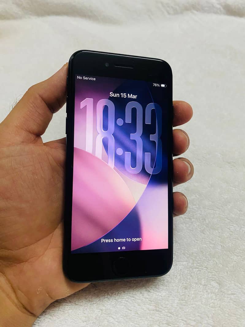 I phone SE3 Non PTA (MDM) with fast charger 4