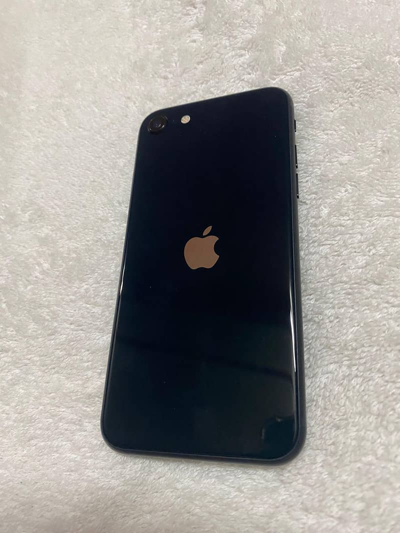 I phone SE3 Non PTA (MDM) with fast charger 5