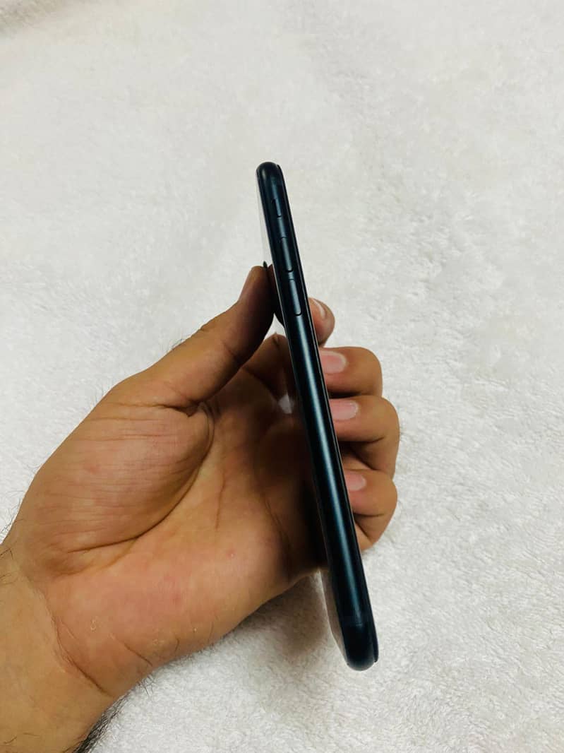 I phone SE3 Non PTA (MDM) with fast charger 6