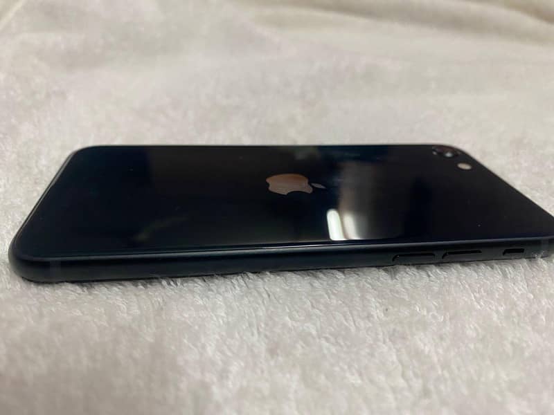 I phone SE3 Non PTA (MDM) with fast charger 7