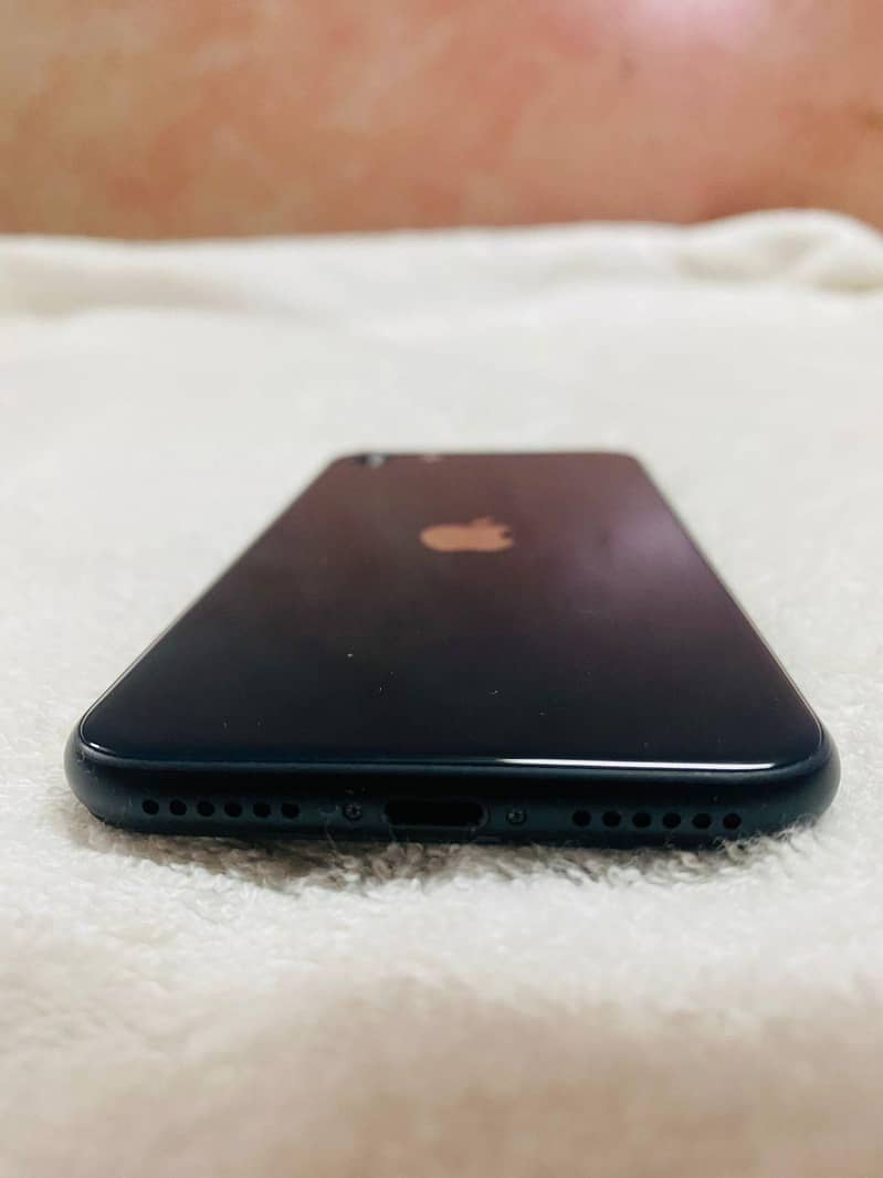 I phone SE3 Non PTA (MDM) with fast charger 9