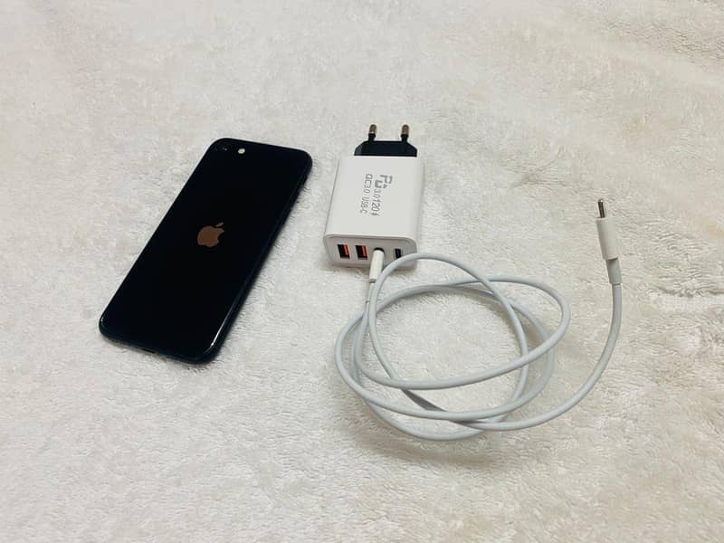 I phone SE3 Non PTA (MDM) with fast charger 10