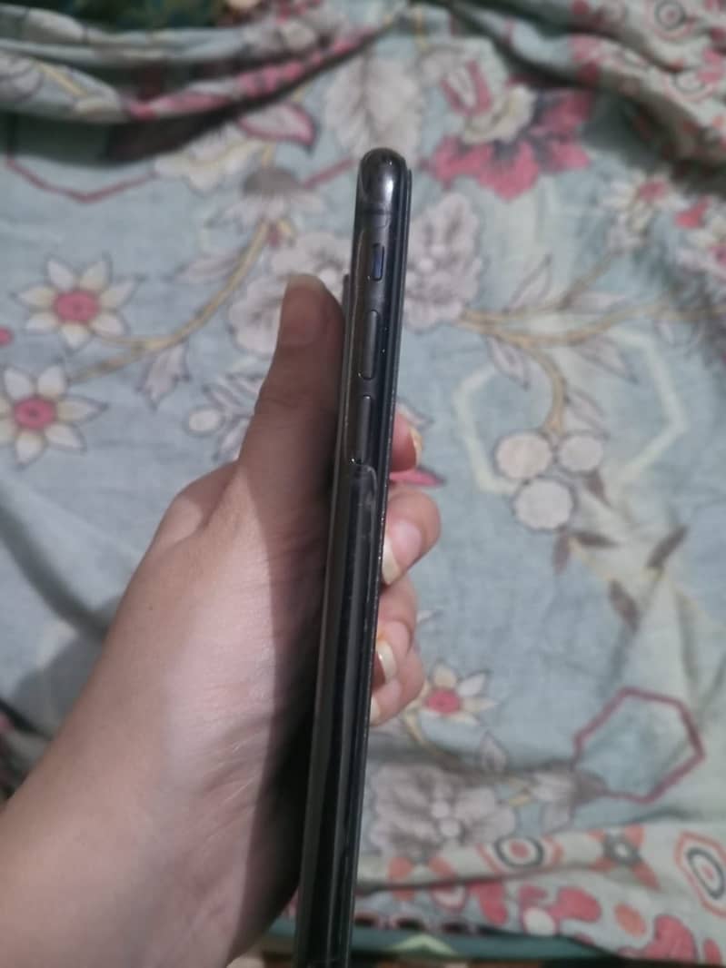 iPhone X 4