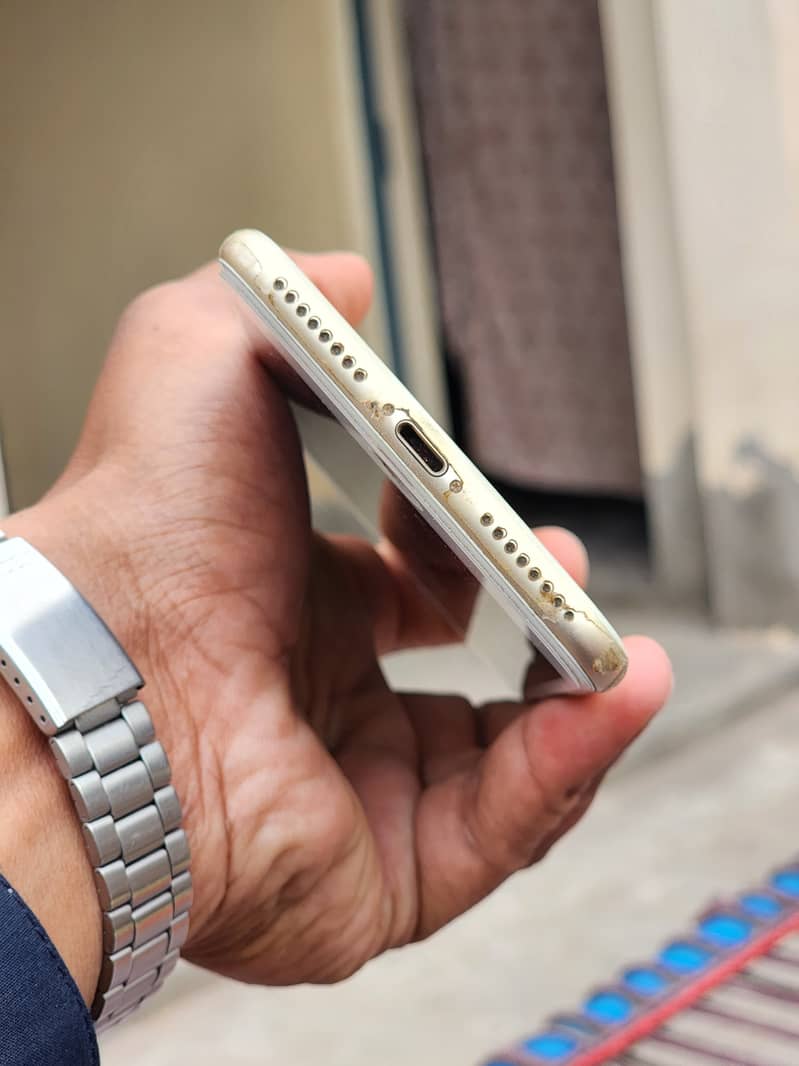 Apple iPhone 7 Plus 5