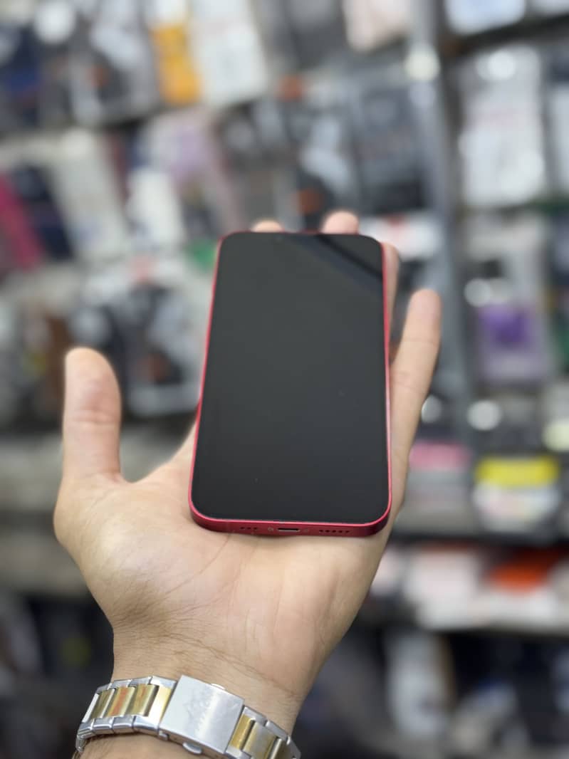 Apple iPhone 13 4