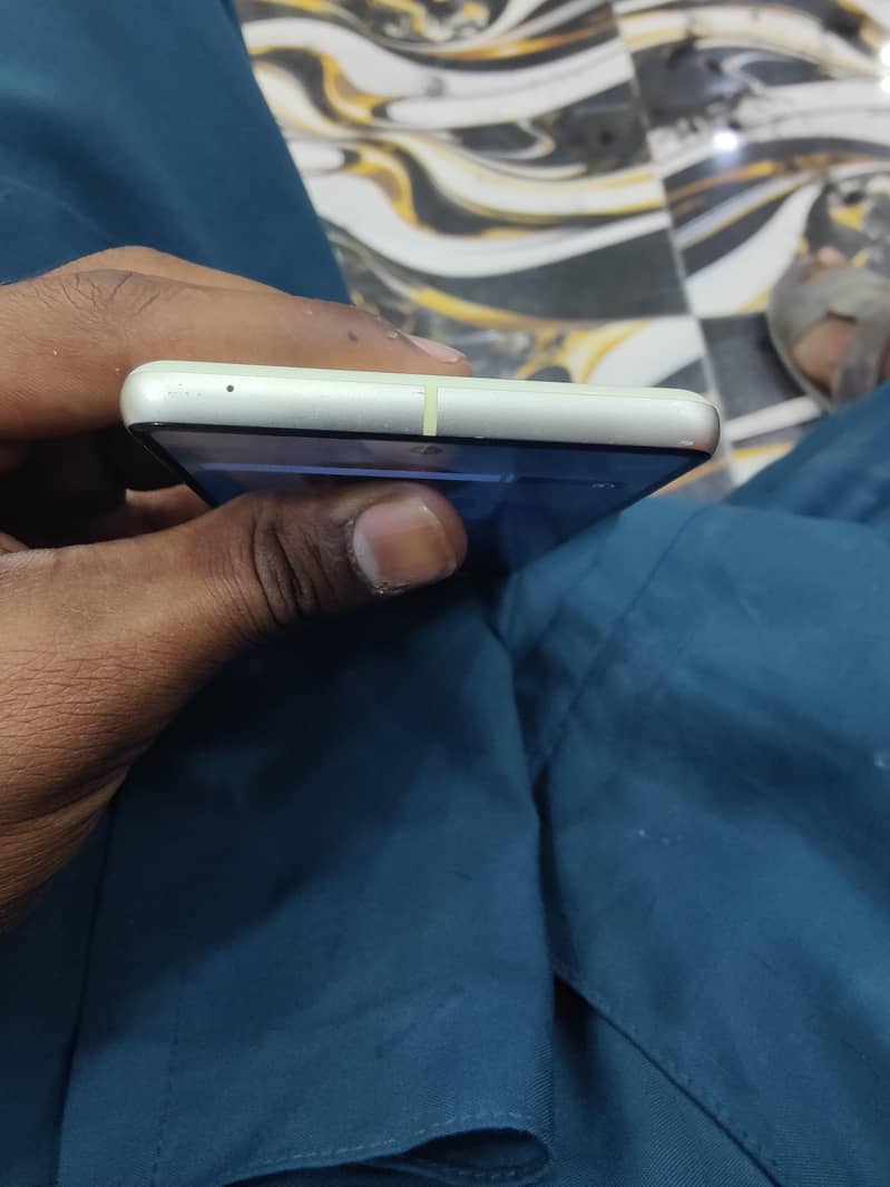 Google Pixel 7 4