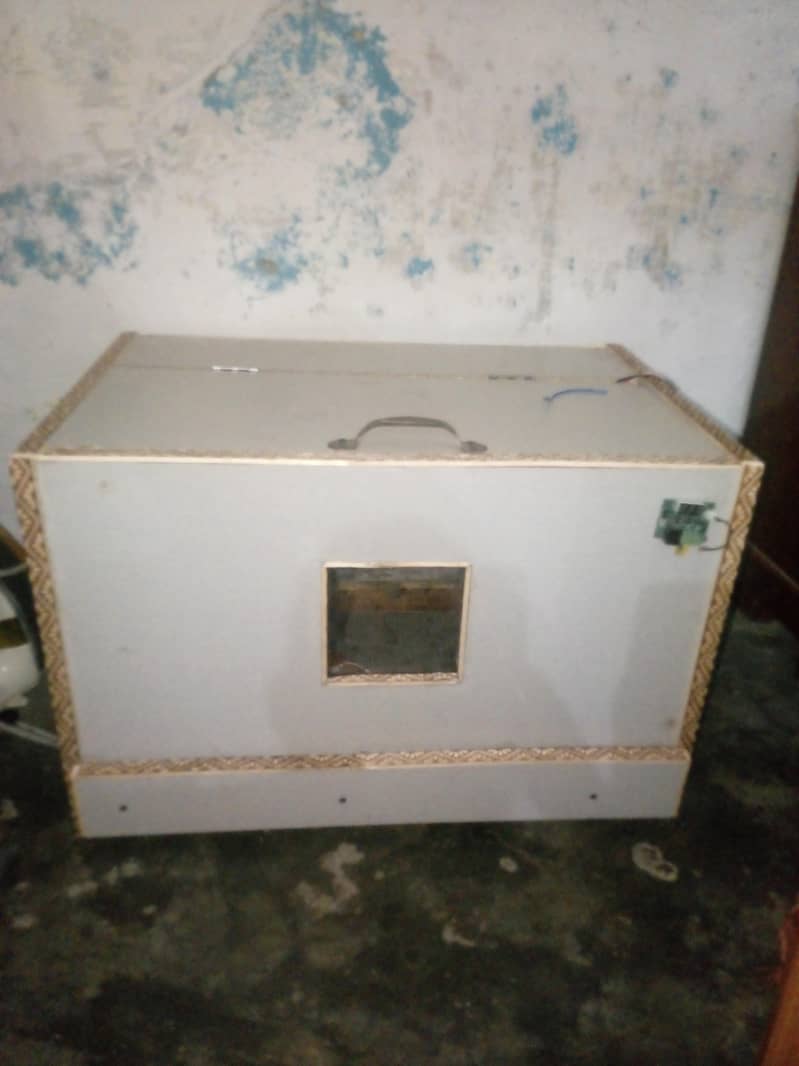 Brooder or incubator or accessories 8
