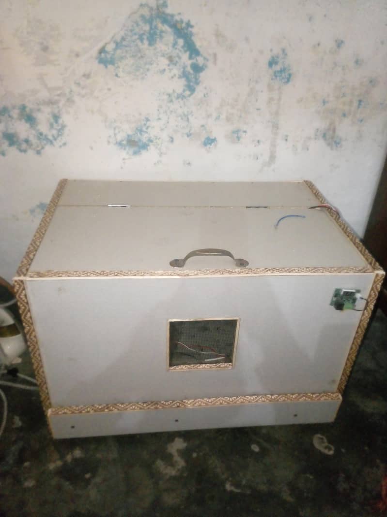 Brooder or incubator or accessories 9