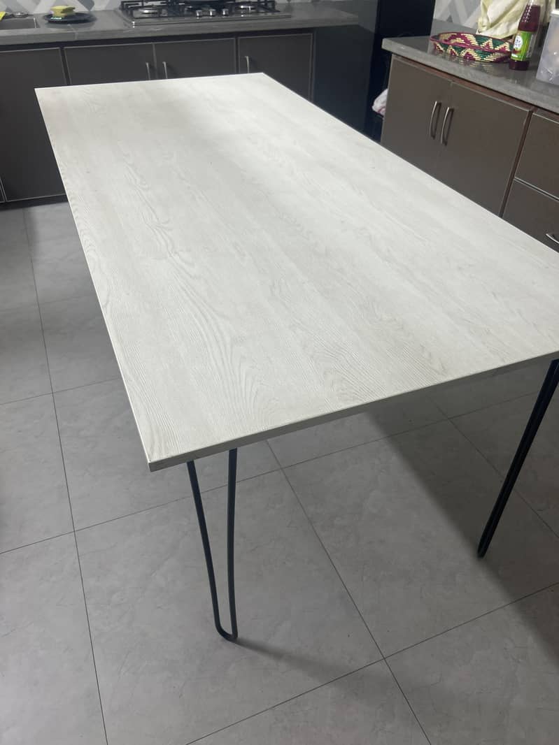 Computer / Dining table 0