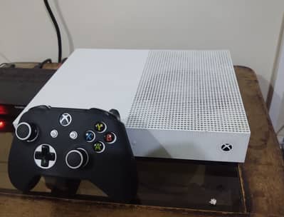Xbox One S 1Tb with game pass