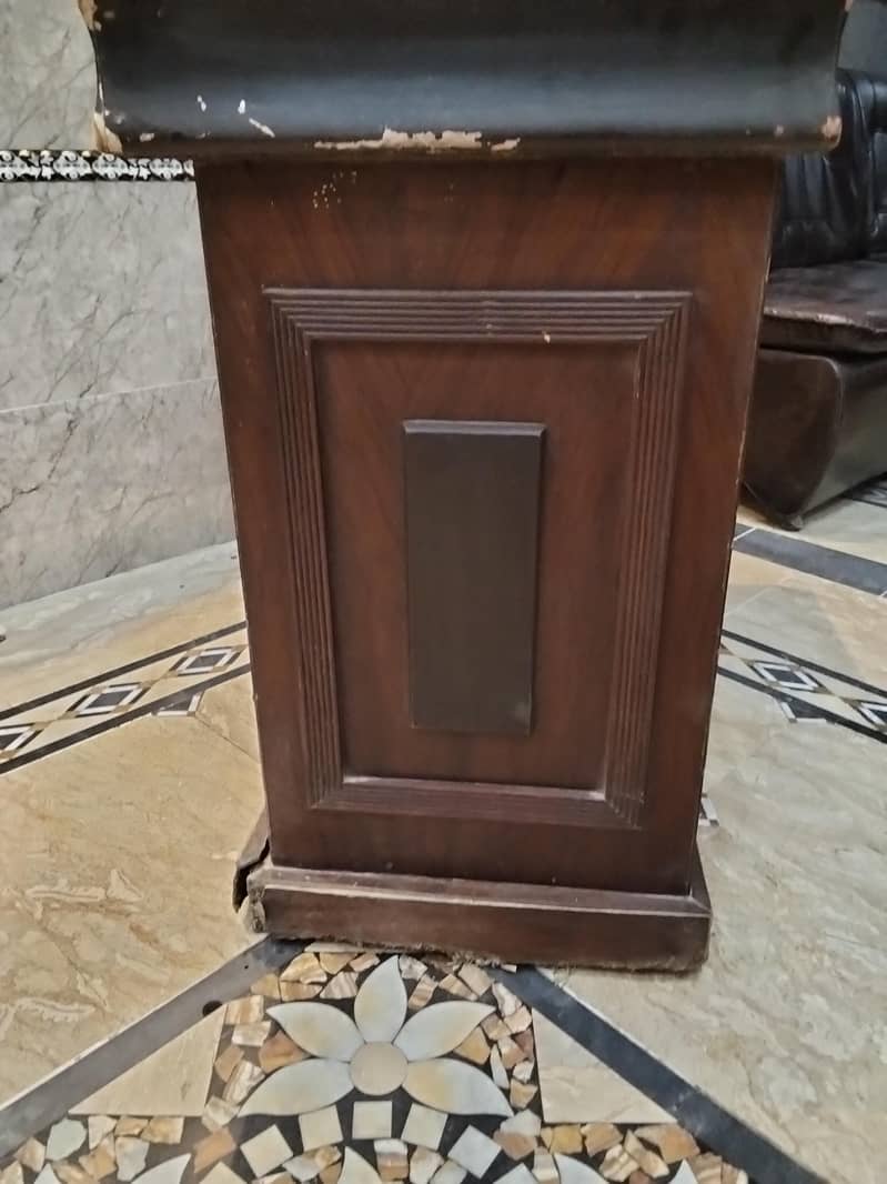 Computer table 0