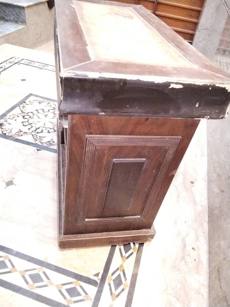 Computer table 1