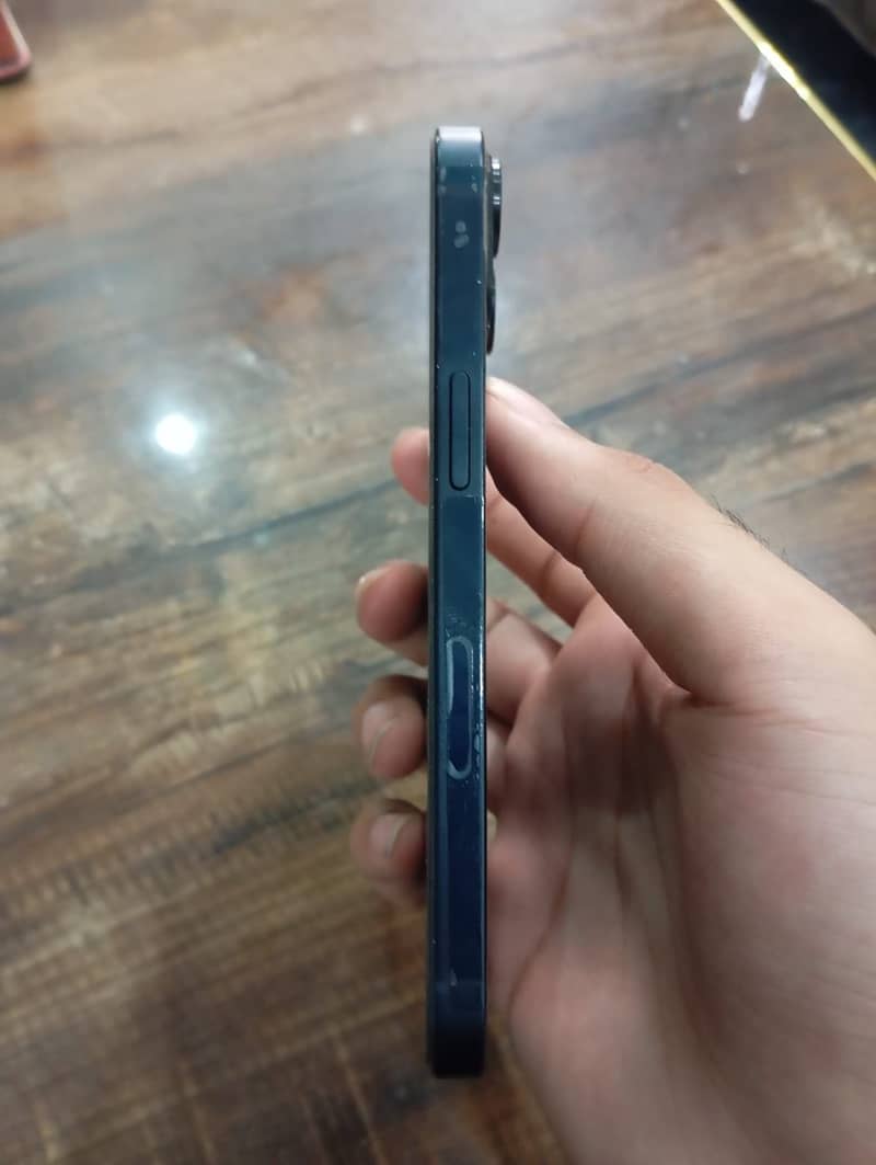 iPhone 13 1