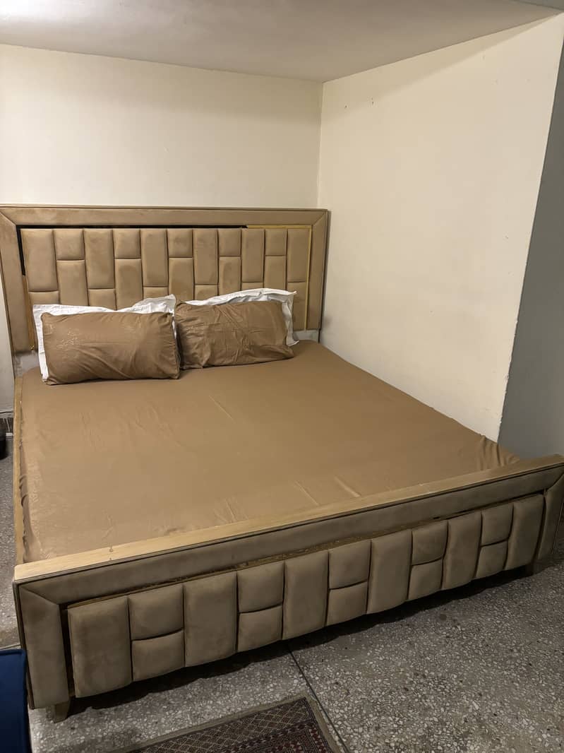 King bed 2 sideables 0