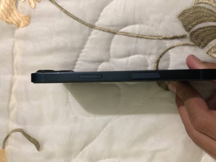 Apple iPhone 13 4