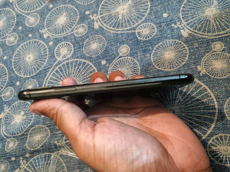 iphone xS 1