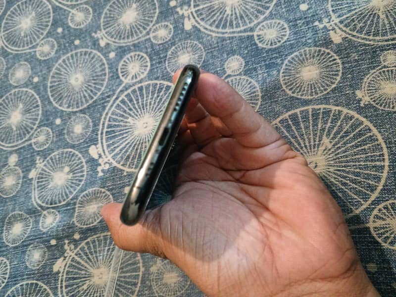 iphone xS 4