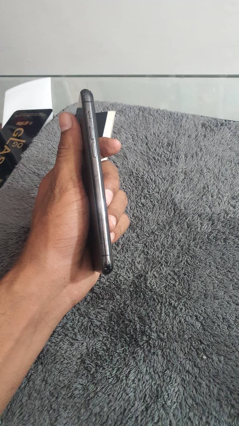iPhone 11 pro 4